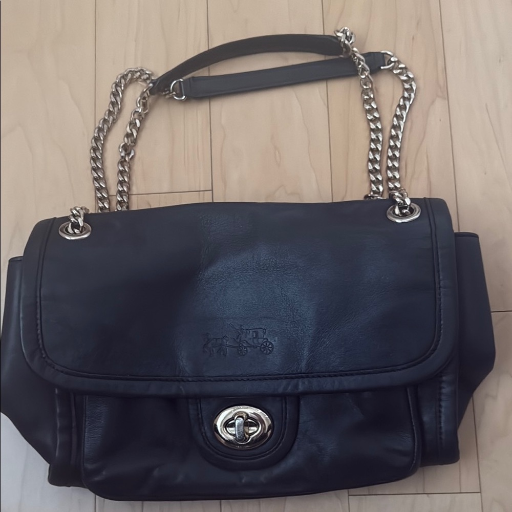 Vintage leather Coach shoulder bag.